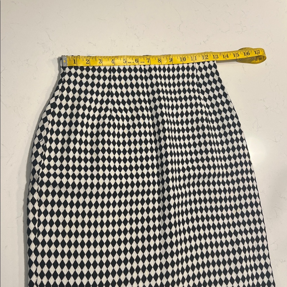 Forenza Black and White Diamond Pattern Mini Skirt size 6 - Picture 3 of 9